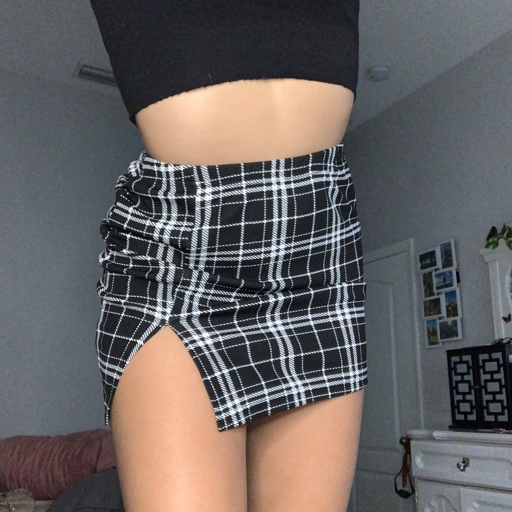 Black and white print skirt